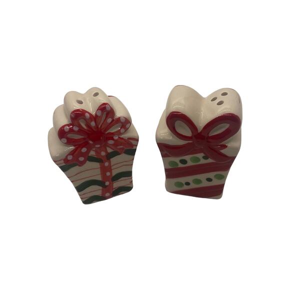 Kirklands Ceramic Wrapped Presents Christmas Gift Salt Pepper Shaker Set NIB - Picture 4 of 8